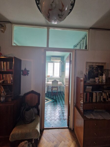 Piata Romana, Povernei stradal