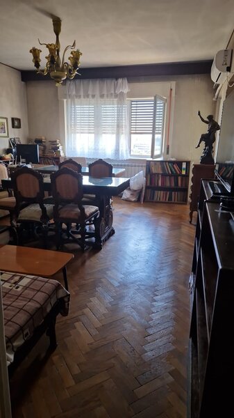 Piata Romana, Povernei stradal