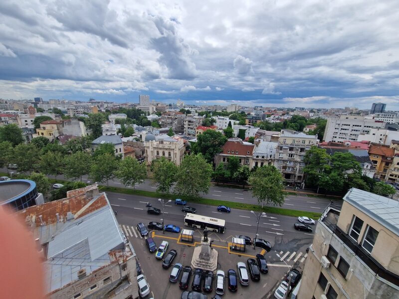 Piata Romana, Povernei stradal